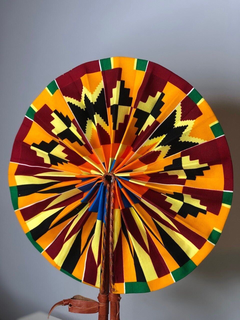 Efatawo hand fan